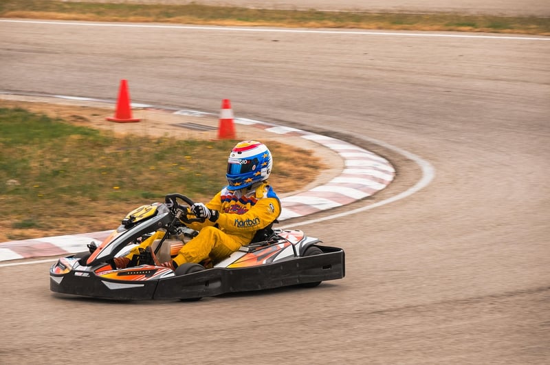 Maîtriser le karting : comment apprendre les trajectoires étape par étape en 2026