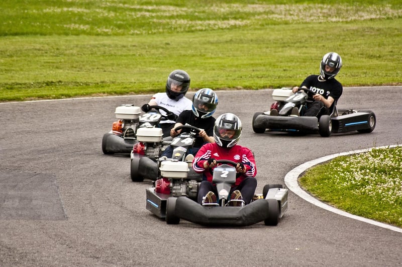 Karting : découvrez les règles de sécurité indispensables en 2026